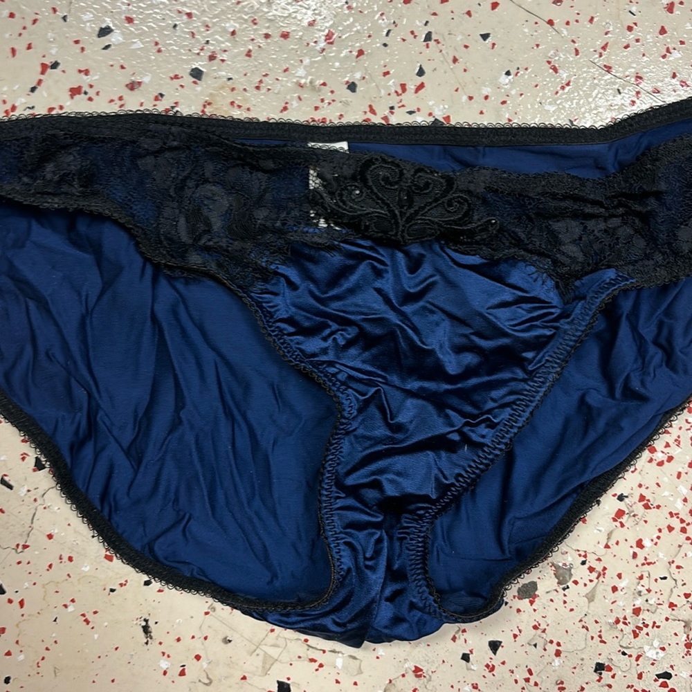 Soma Lace panties size large